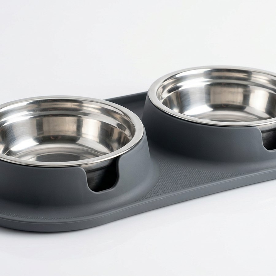 Comedouro Duplo Inox com Base Antiderrapante — produto disponível na loja Patas & Companhia